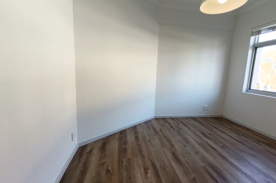 1 Bedroom Property for Sale in Sea Point Western Cape